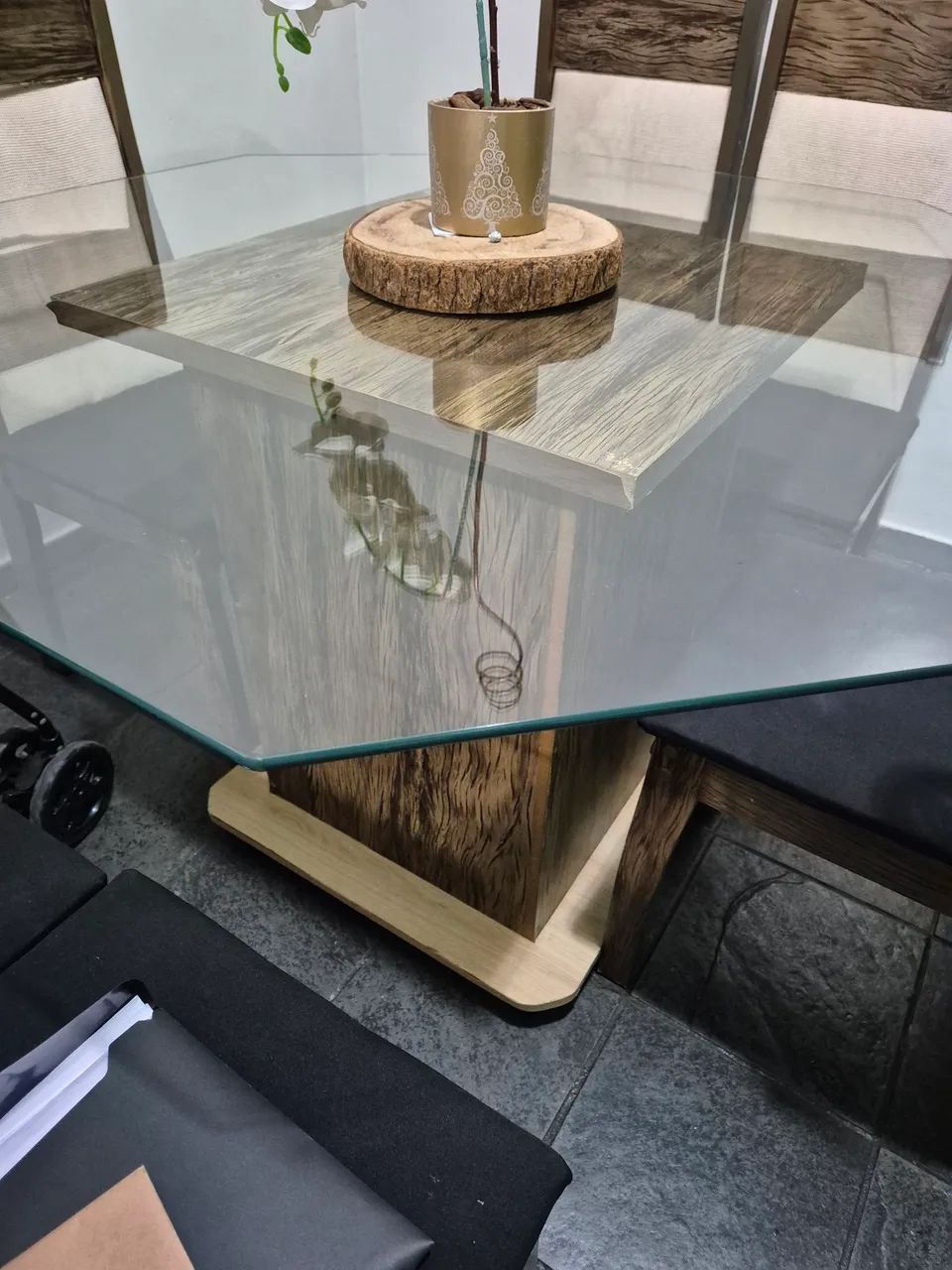 Jogo de Mesa Hexagonal em Vidro com 6 Cadeiras. - Foto 4