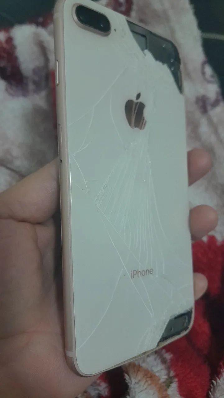 Iphone 8plus pra retirar peças  - Foto 2
