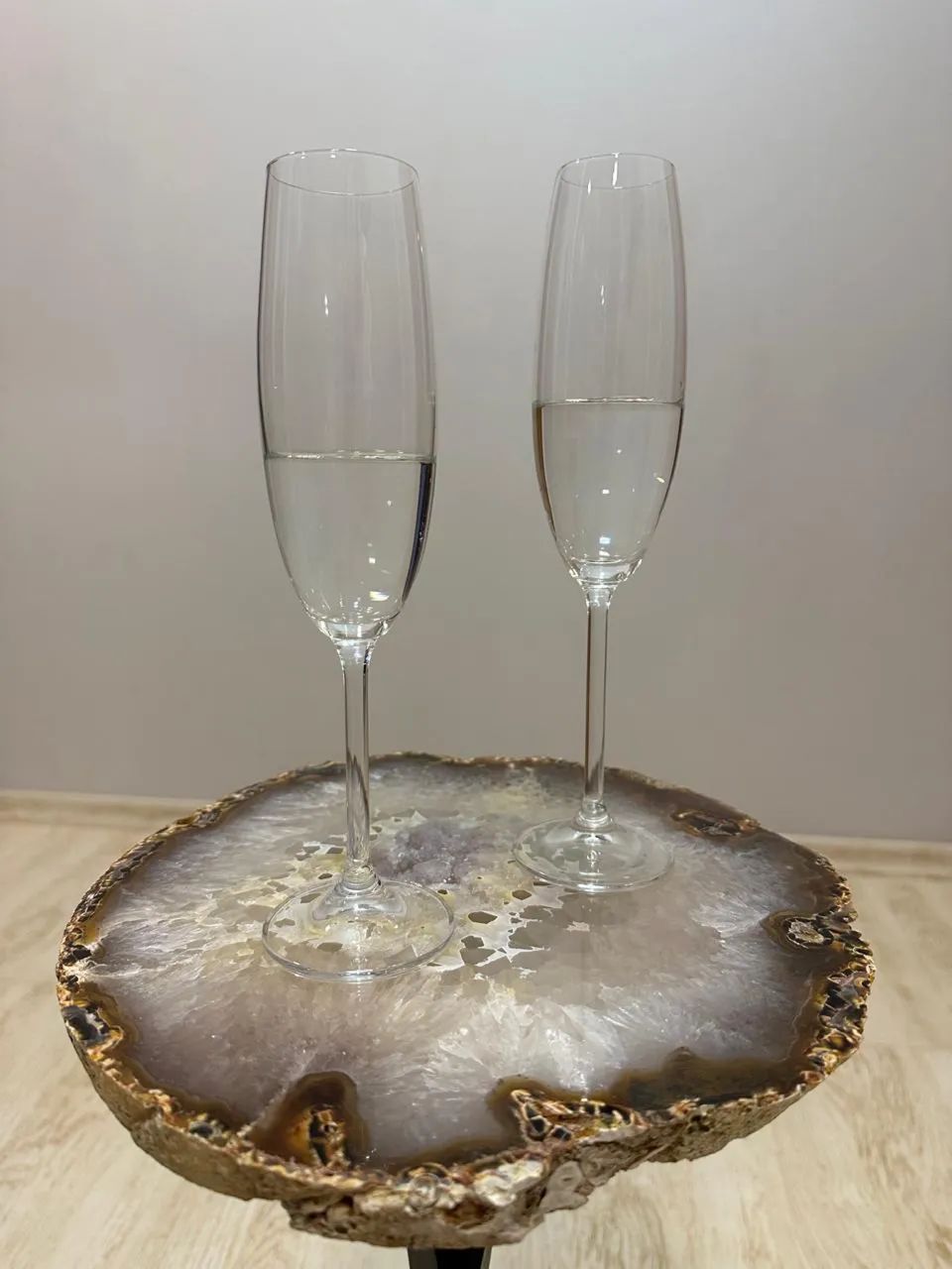 Mesa Lateral com Pedra Ágata Natural - Peça Exclusiva e Sofisticada - Foto 4