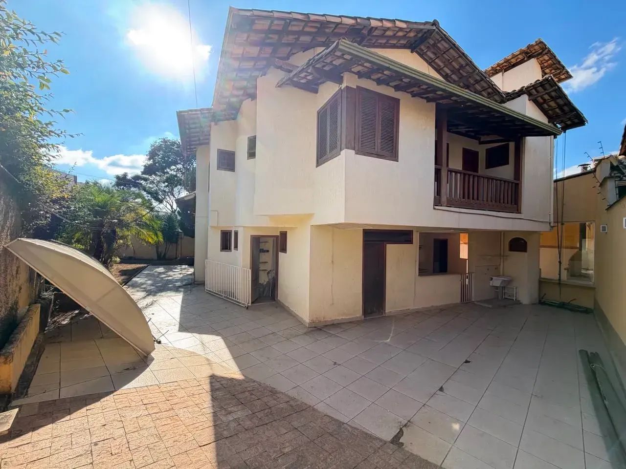 Casa com 4 quartos sendo 2 suítes 3 banheiros 4 vagas - Foto 3