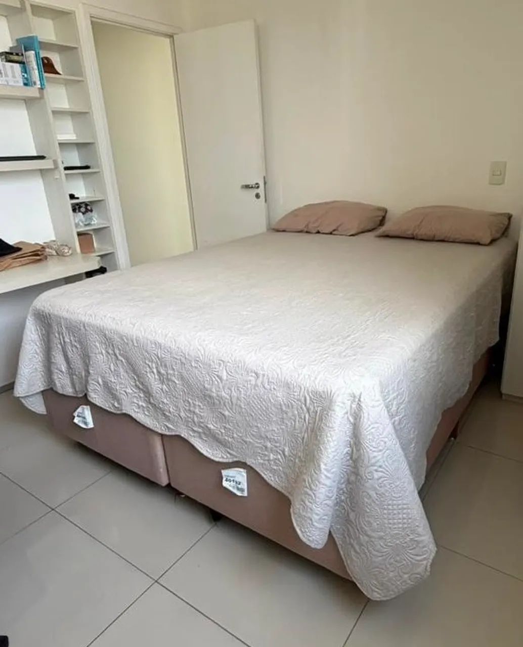 Cama Box Queen + Colchão - Excelente Estado!