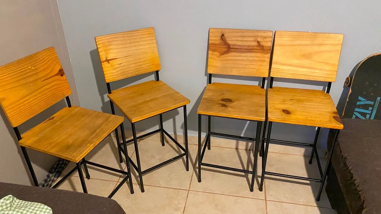 Conjunto de cadeiras de madeira - Foto 2