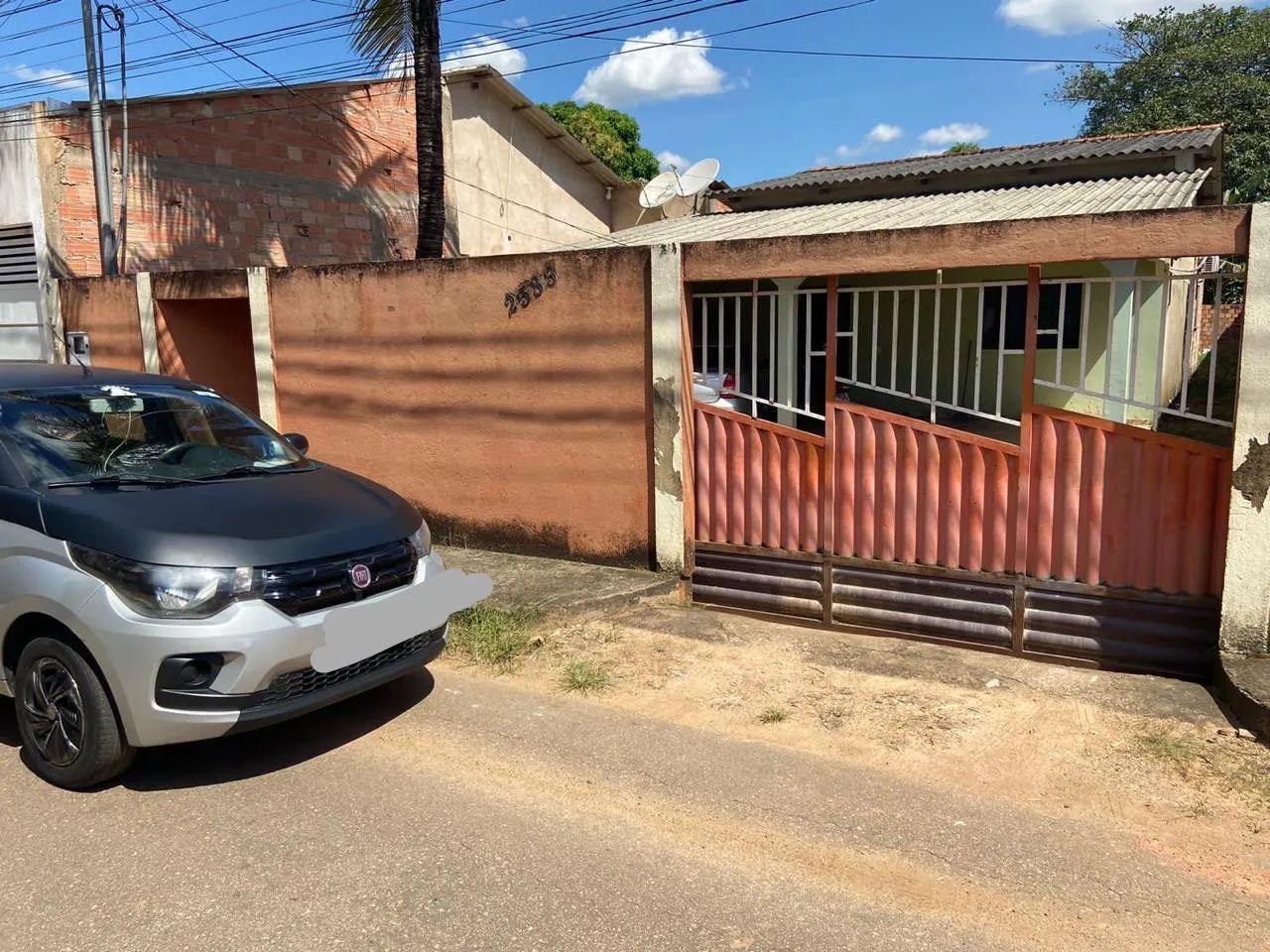 Casa a venda .