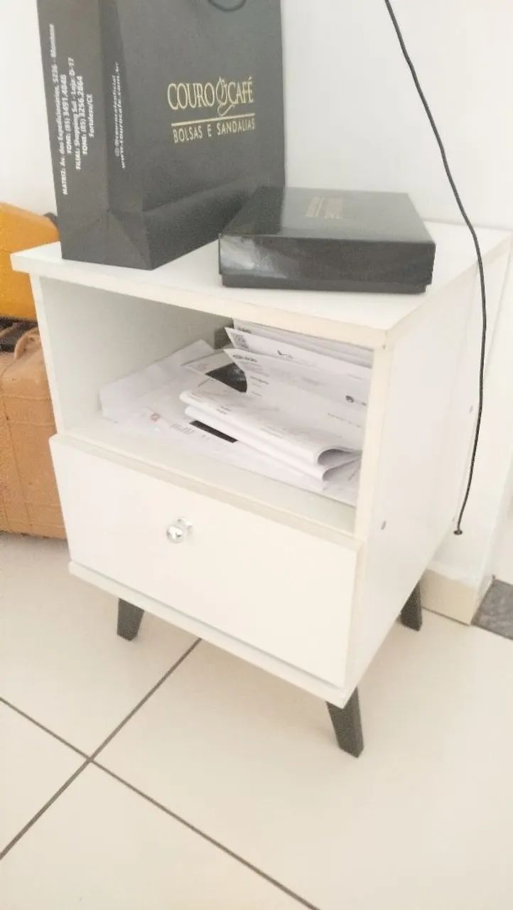 Mesinha de cabeceira 