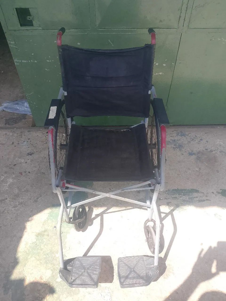 Vendo cadeira de rodas - Foto 2