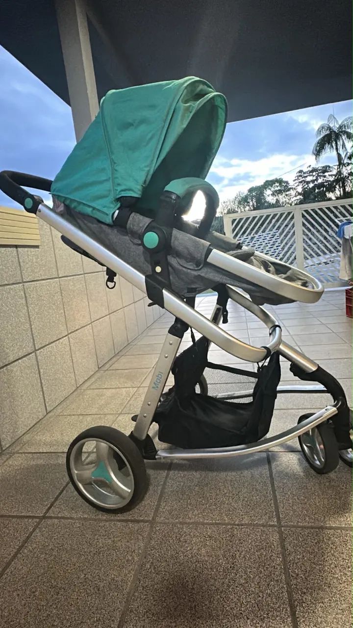 Carrinho de bebê e bebê conforto 