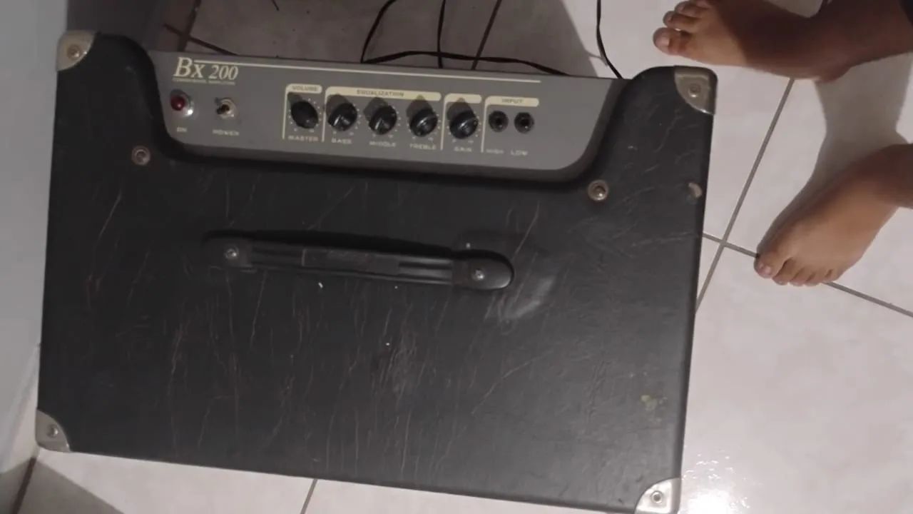 Cubo amplificador pra baixo 