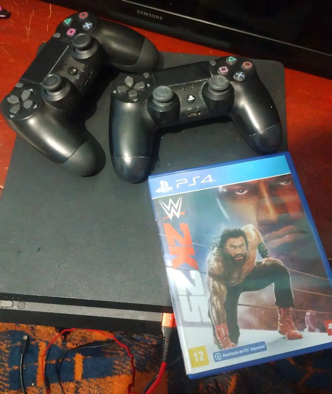 PS4 Slim 1TB + 2 Controles + WWE 2K25 + FIFA 18