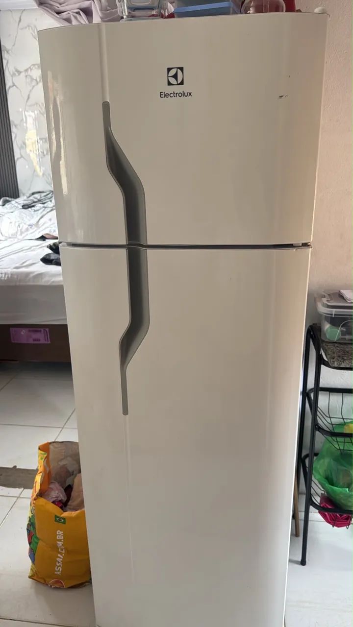  Geladeira Electrolux 