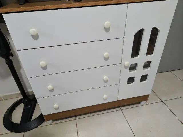 Vendo guarda roupa e cômoda de bebê