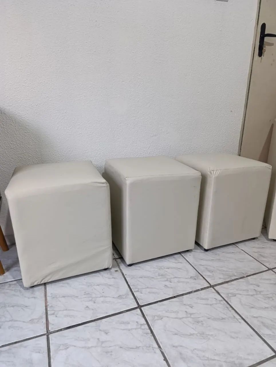Kit 3 puffs ,1 poltrona, 1 ciranda, 1 cadeira  - Foto 2