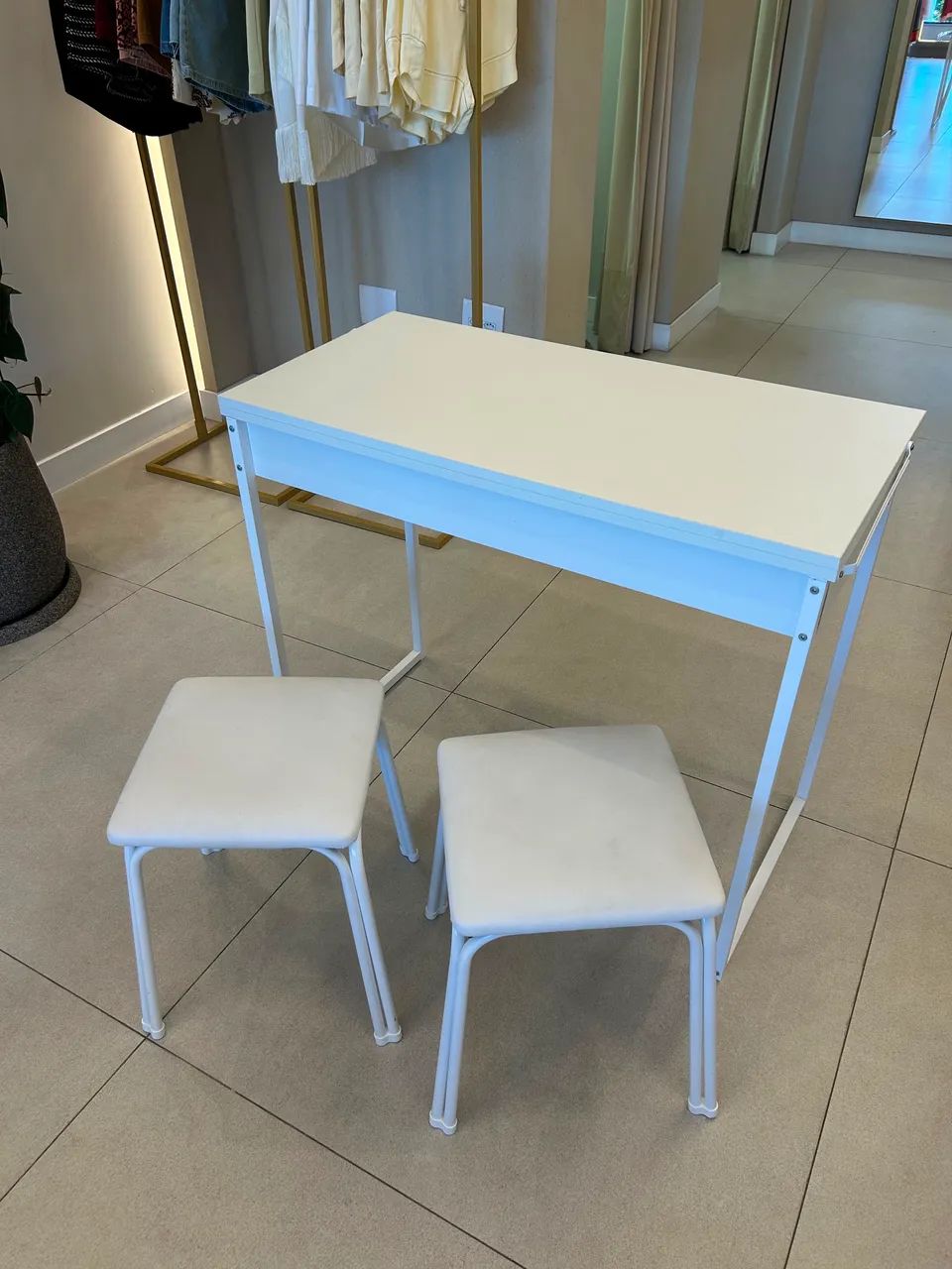 Mesa dobrável + Banquetas 