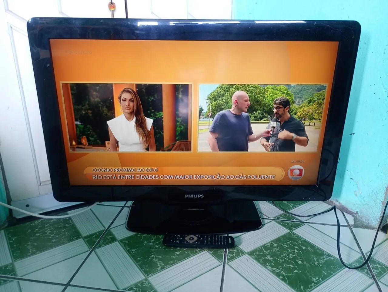 TV.  Philips.  32.  LCD.  Não.  E.  Smart.  Com.  Controle.  Leia - Foto 2
