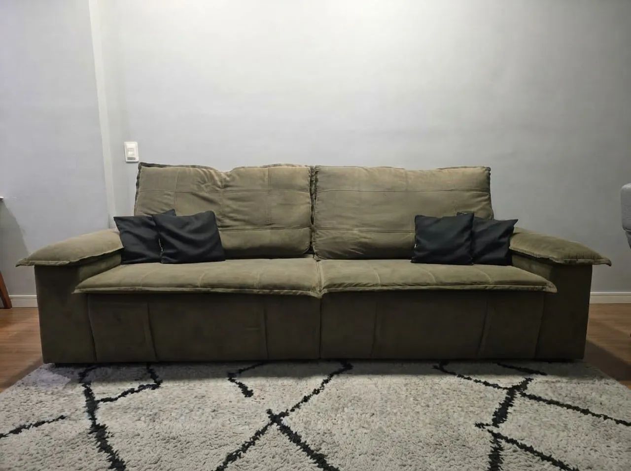 Sofá Retrátil e Reclinável 2,50m Veludo / Pillow Top - Impecável - Foto 2