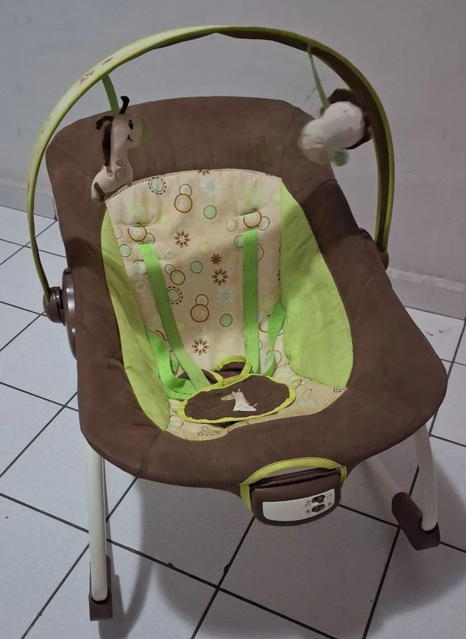 Berço chiqueirinho (quase n foi usado,bebê n dormia nele) cadeirinha para carro e descanso - Foto 2