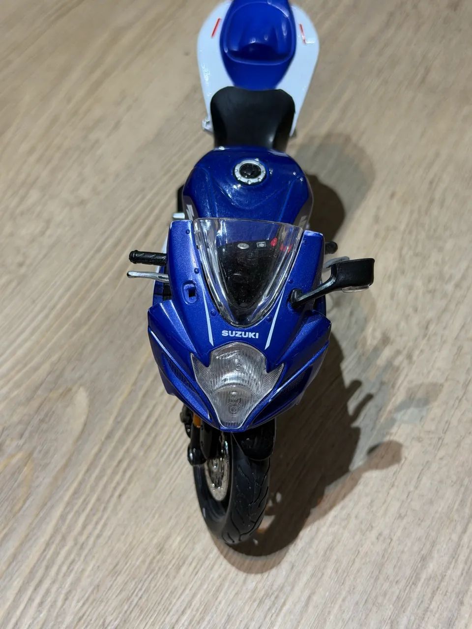 Mini moto Suzuki gsxR 1:18 colecionável exclusiva  - Foto 4