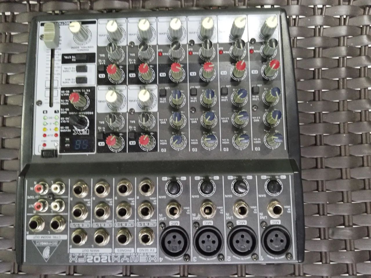 Mesa Beringuer xenyx 1202 fx - Foto 3