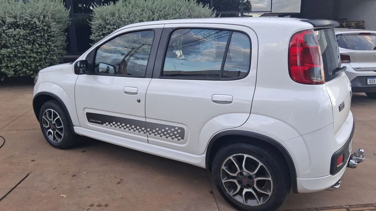 Fiat Uno Sporting 1.4 EVO Fire Flex 8V 4P 2013 - Foto 3