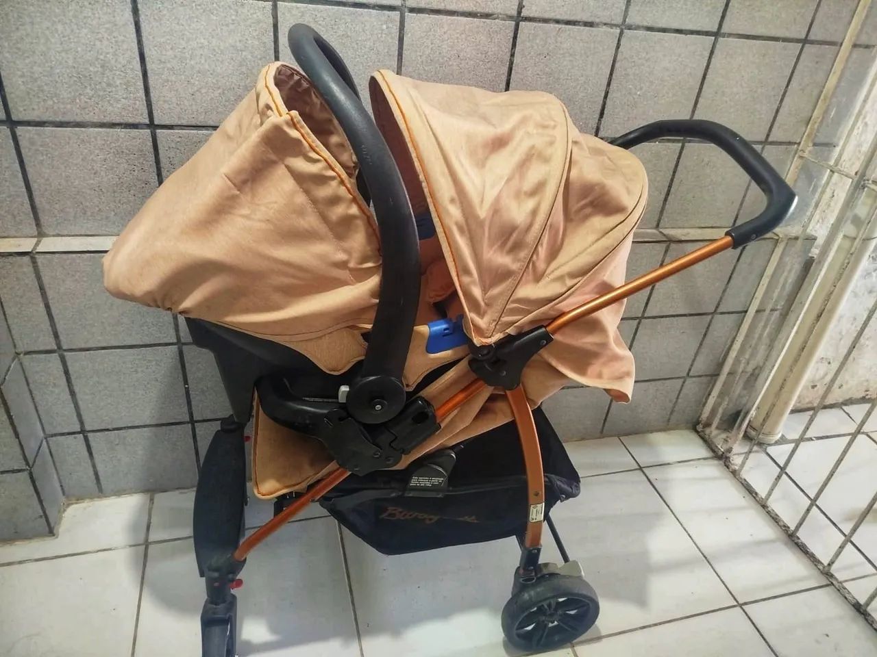 Burigotto Carrinho de Bebê com Bebê Conforto Ecco