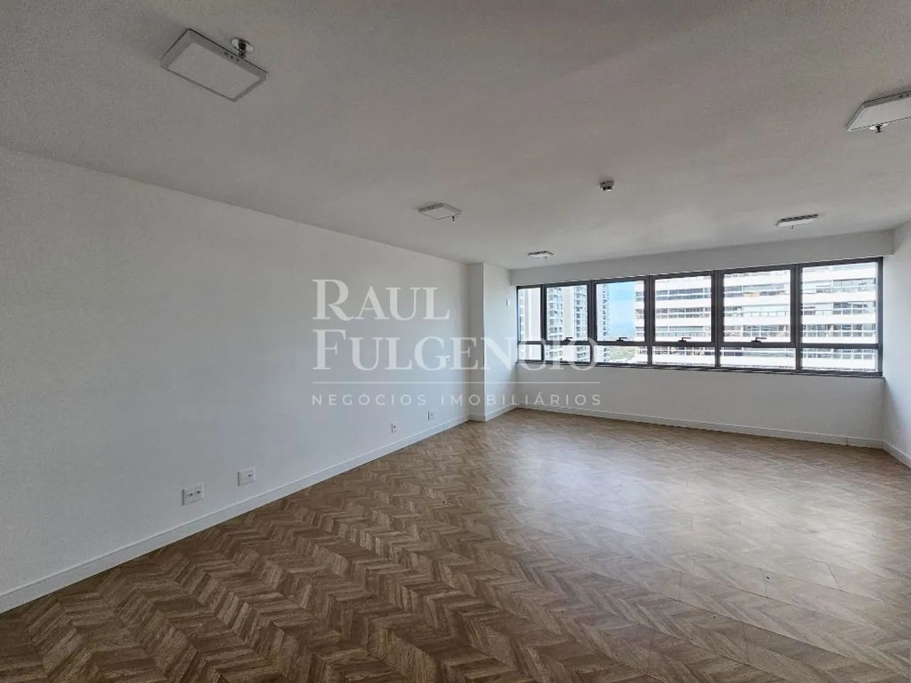 Sala comercial Gleba Palhano