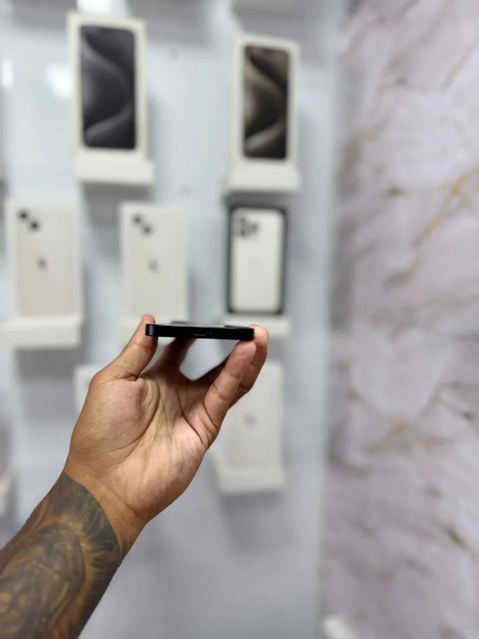 IPHONE 16e 256GB PRETO<br>R$ 3.599,00 - Foto 2