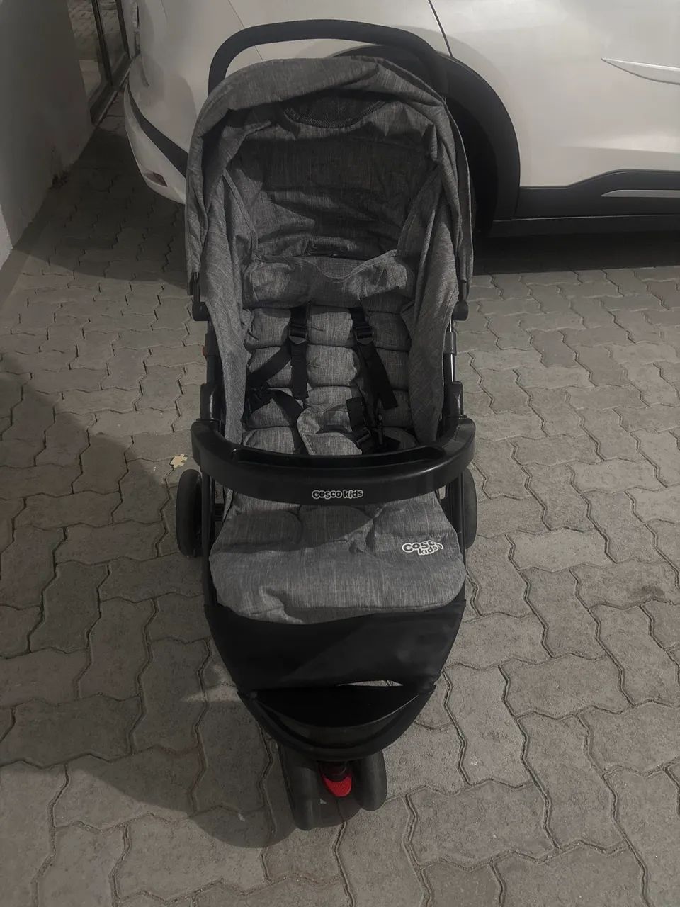 Excelente carrinho de bebê Cosco!