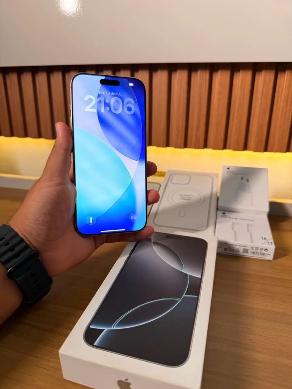 ? iPhone 16 Pro Max 256GB ? Titânio Branco - Foto 3
