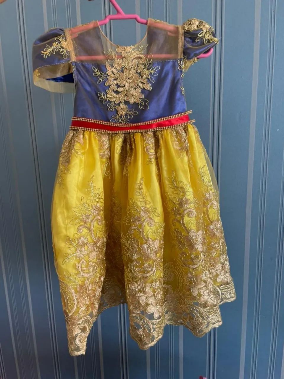 VESTIDO BRANCA DE NEVE