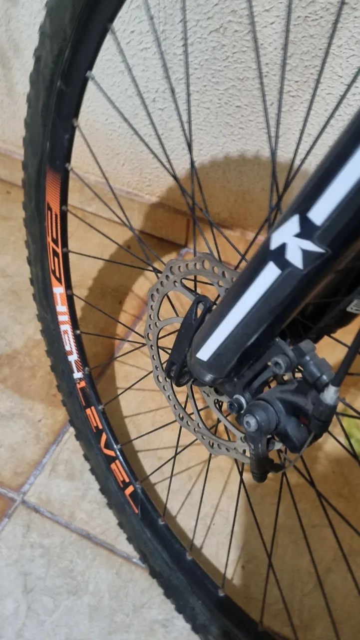 Bicicleta 2 meses de uso - Foto 3