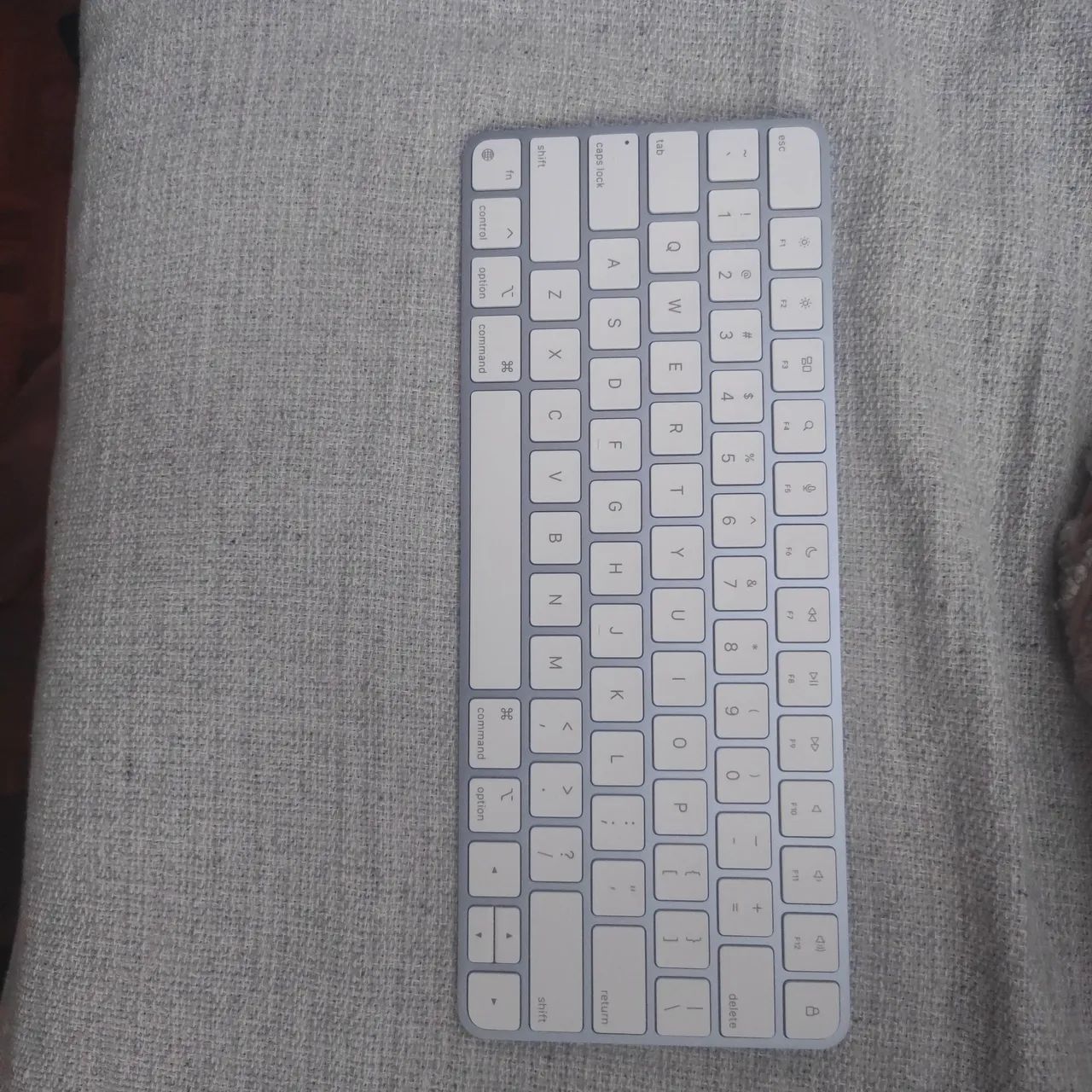 Magic Keyboard Lighting para USB-C. Azul. Novo. Sem caixa.