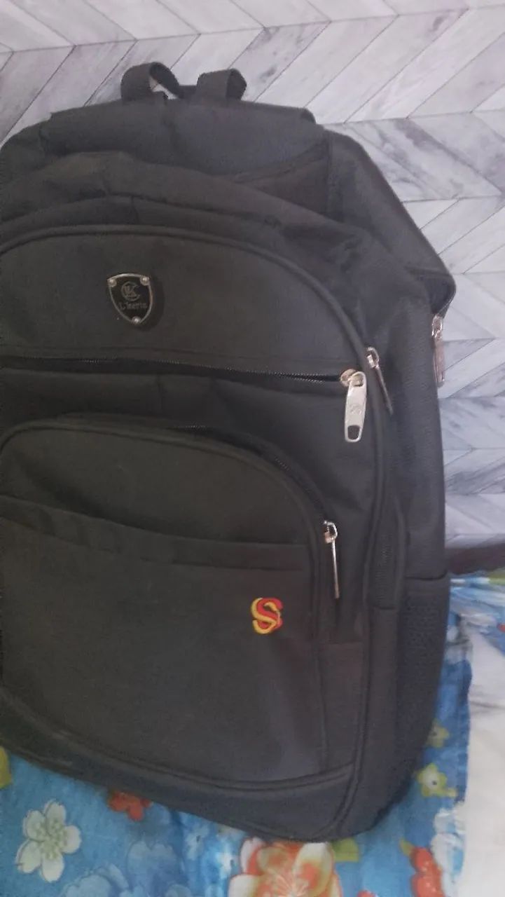 Mochila com vários compartimentos 