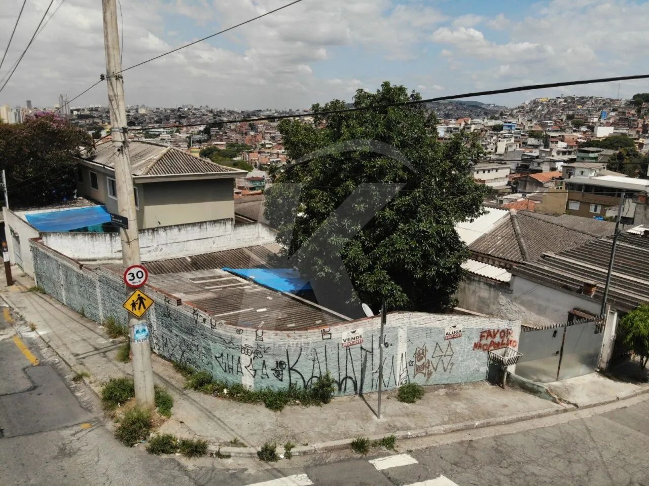 Terreno 250m² com 2 casas no Jardim Peri