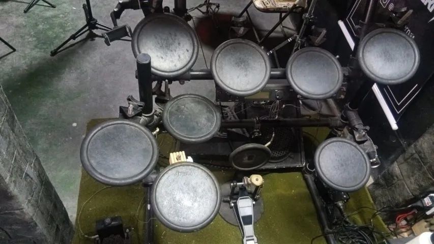 bateria eletrônica Alesis DM5