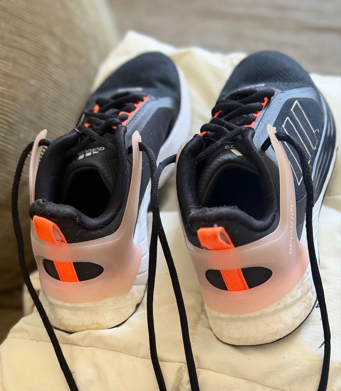 Tênis adidas, tamanho 34 - Foto 2