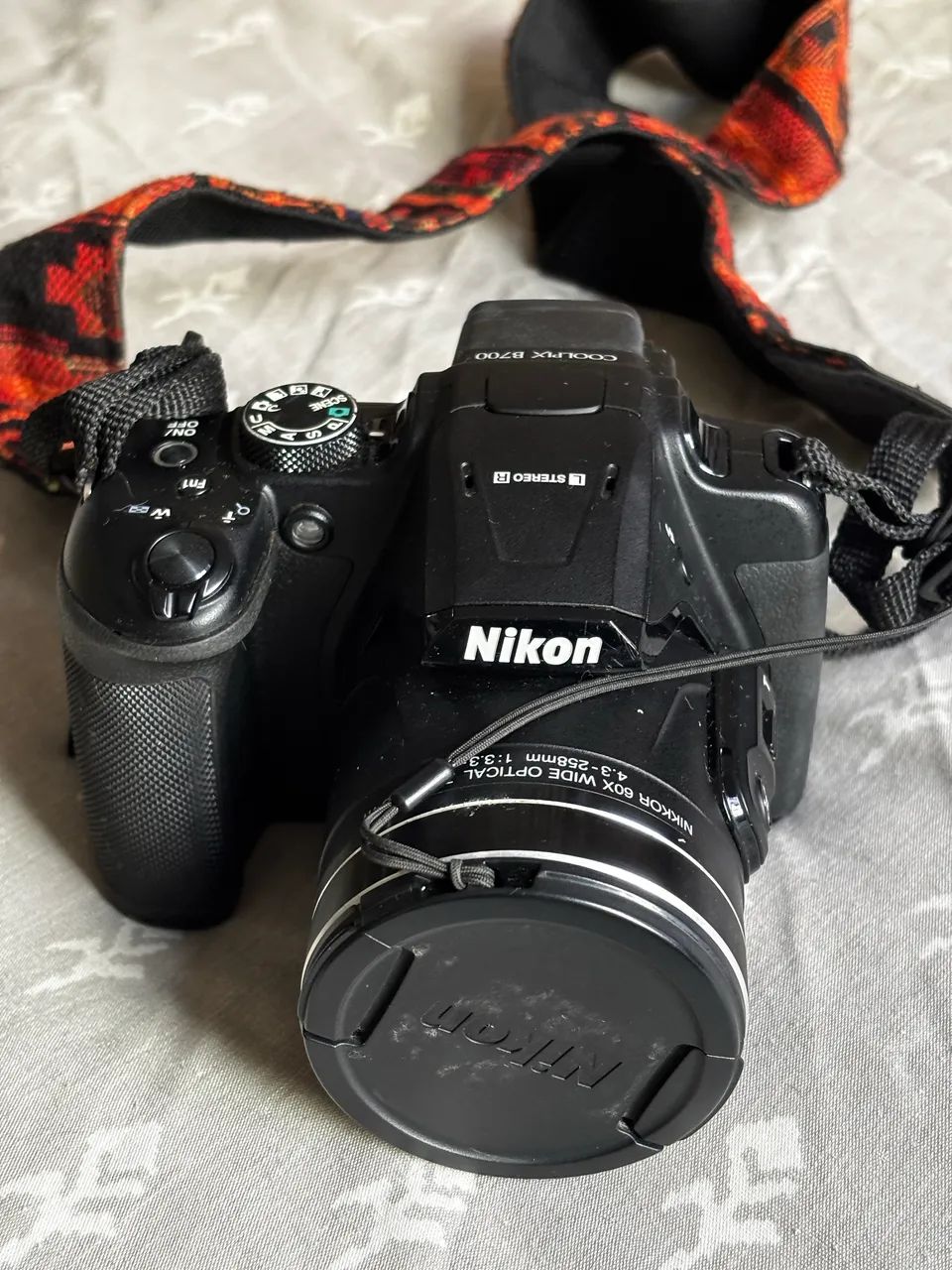 Nikon Coolpix B700
