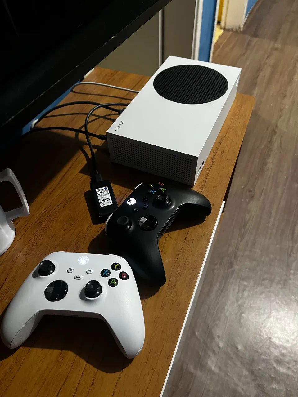 Xbox Series S + 2 controles  - Foto 2