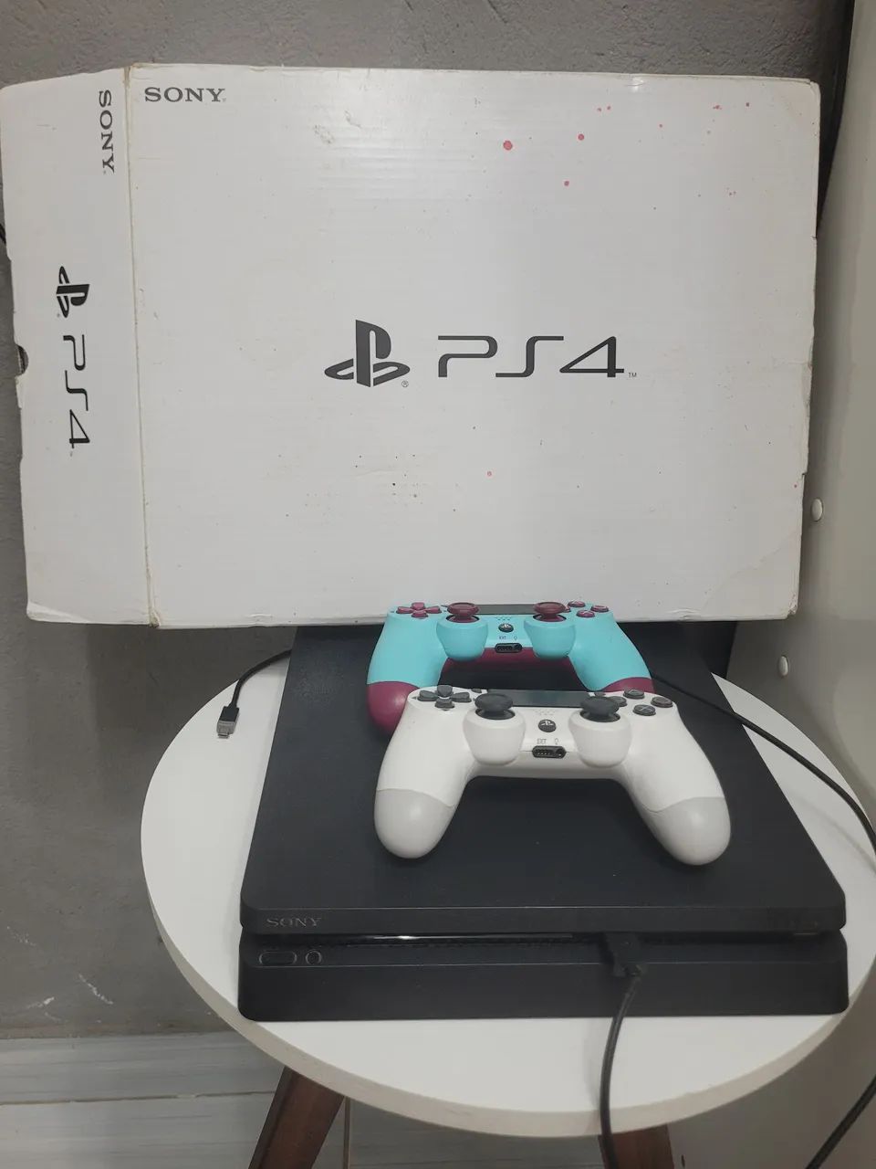 Ps4 Slim Com jogos + 2 controles 