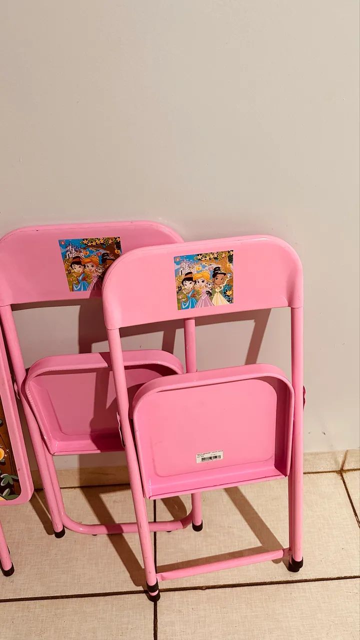 Vende-se jogo mesa acompanha 2 cadeiras  - Foto 4
