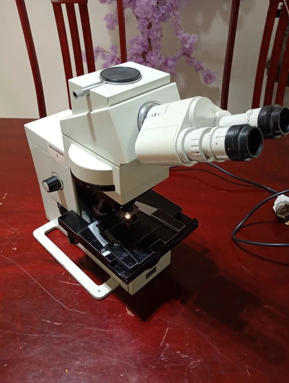 Microscópio trinocular jenamed