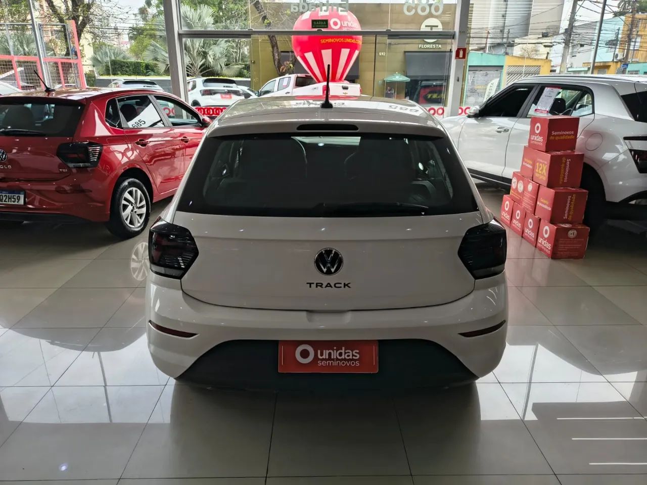 Volkswagen Polo Track 1.0 Flex 12V 5p, foto 7 de 12