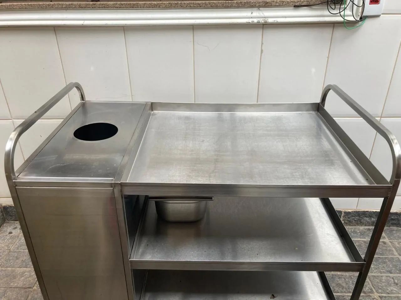 Carrinho de inox  - Foto 2