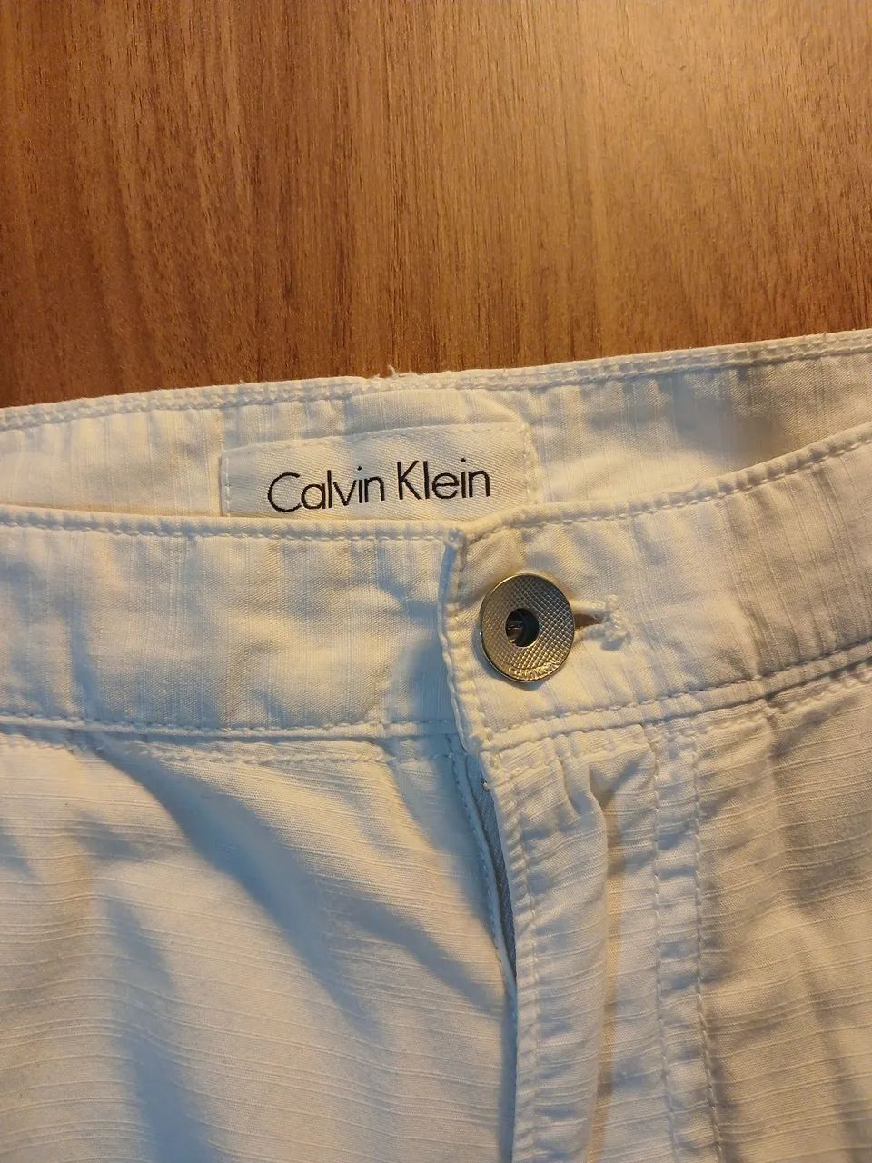 Bermuda Branca, Calvin Klein, tamanho 42. - Foto 2