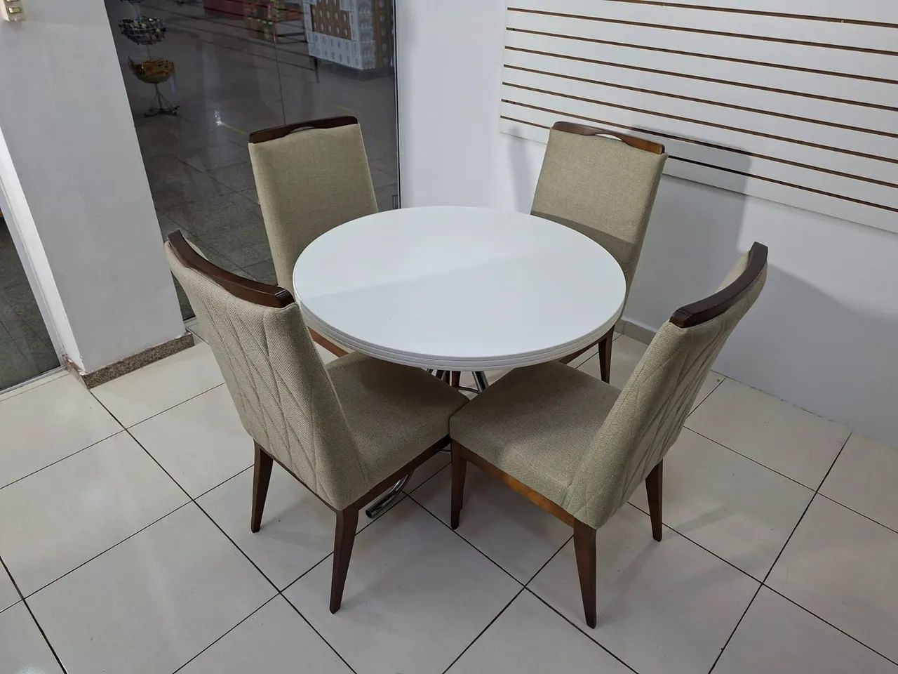 Mesa De Jantar (Off White), Com 4 Cadeiras - ENTREGA GRÁTIS