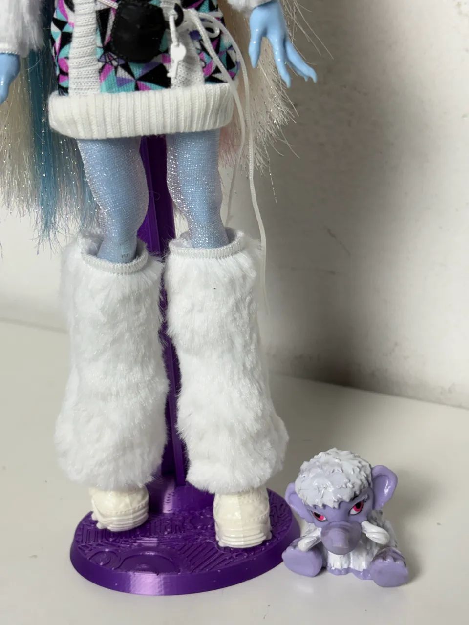 Boneca Monster High Abbey Bominable Básica Creeproduction  - Foto 4
