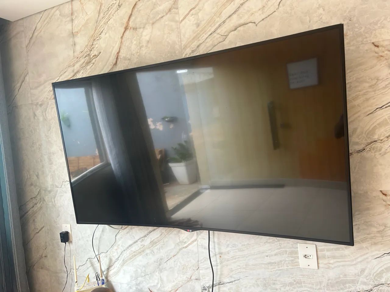Vende-se Tv LG tela curva smarth 65 polegadas  - Foto 4