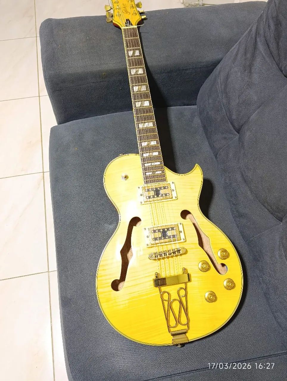 Vende-se guitarra Golden GSH 570