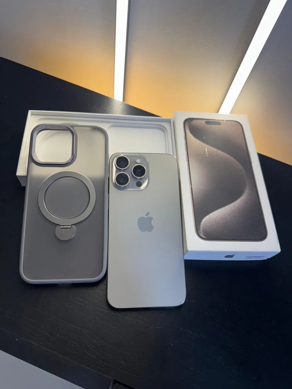 iPhone 15 Pro Max 256GB Natural Impecável - Celulares e