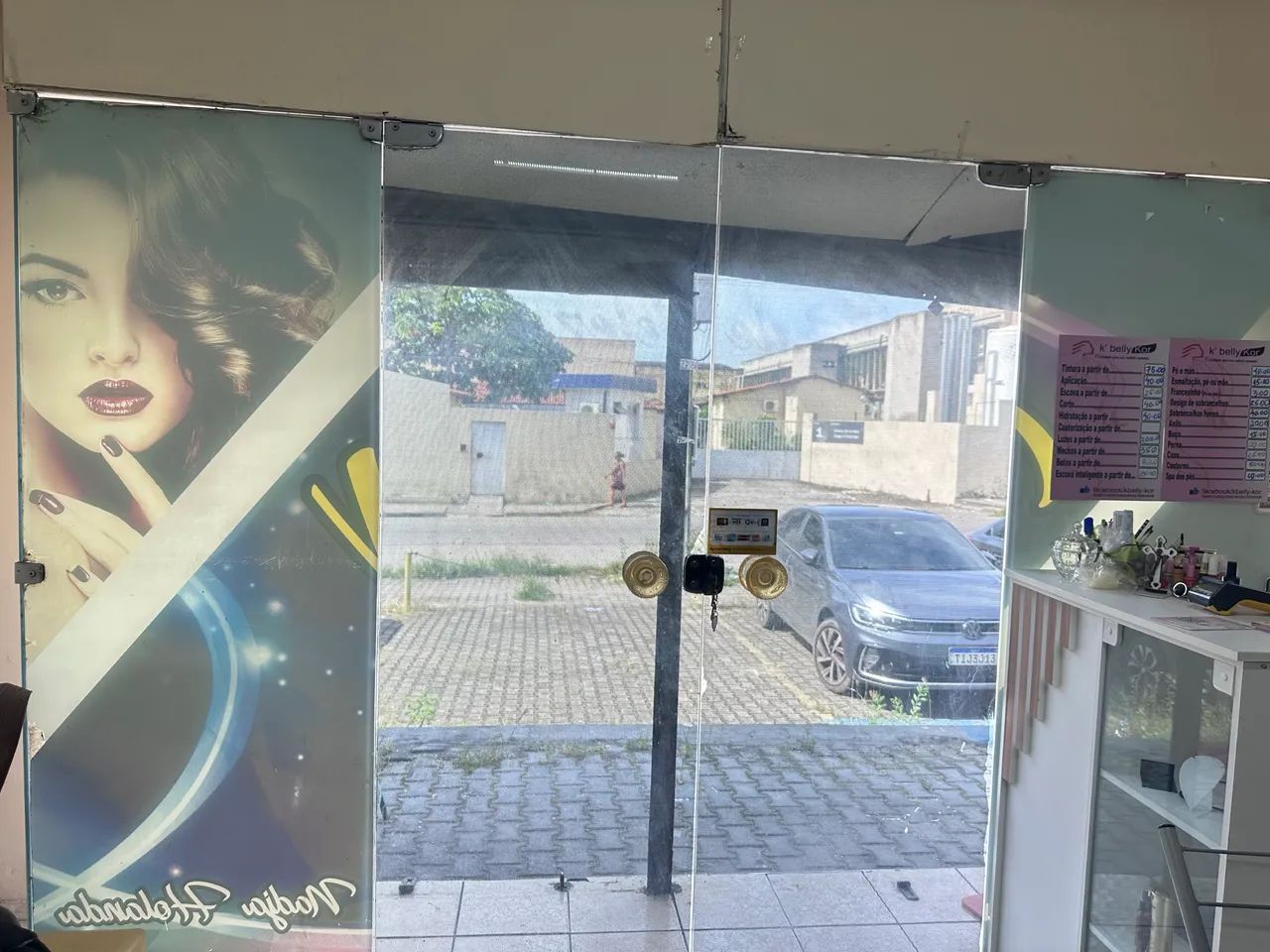 Vendo porta de vidro,completa.