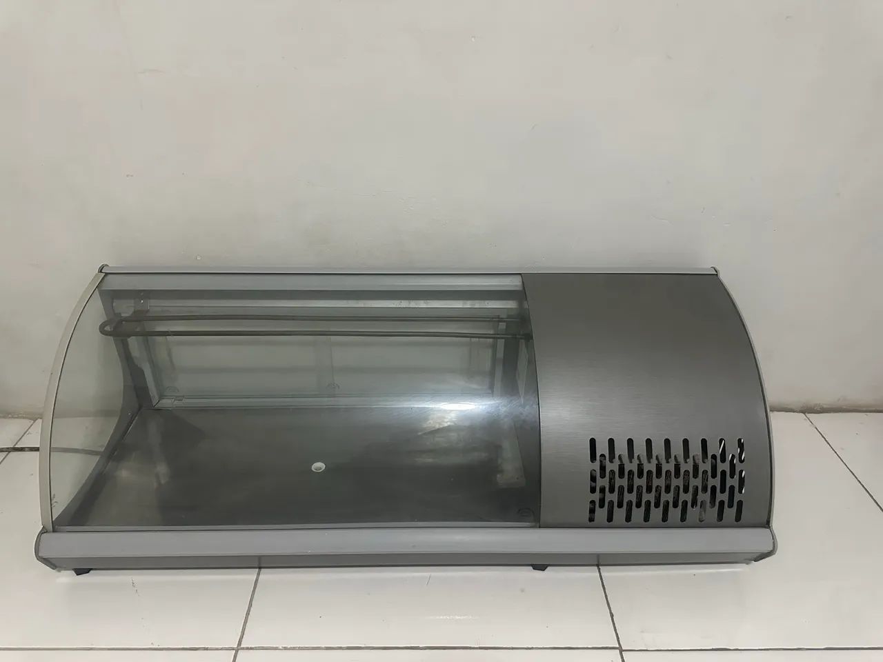 EXPOSITORA REFRIGERADA PARA SUSHI / RESTAURANTE JAPONÊS - 220V