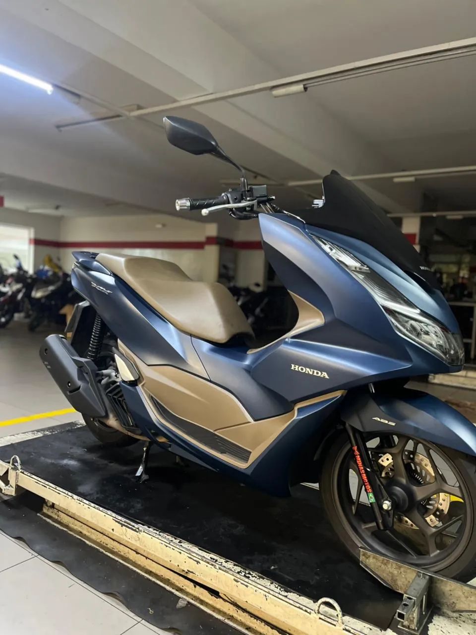 Vendo PCX pouco rodada, estado de zero. - Foto 4